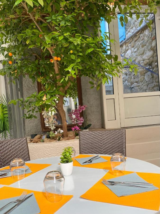 Les Voyageurs Hotel Charols Exterior photo